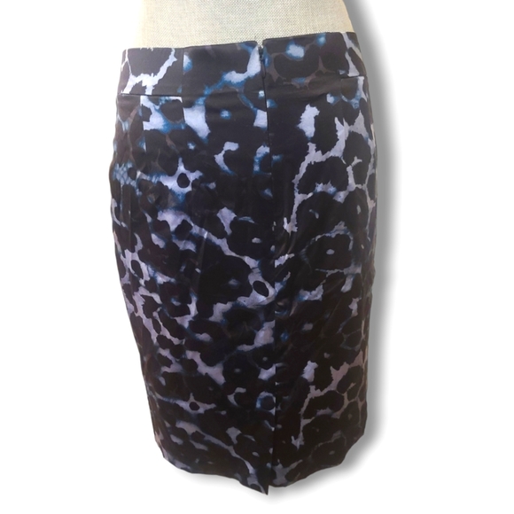 Ann Taylor Silk Animal Pattern Printed Pencil Skirt Size 4 Women - Picture 3 of 10